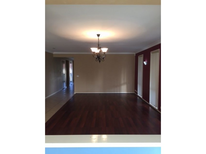 9 Mathinna Cct, West Hoxton NSW 2171