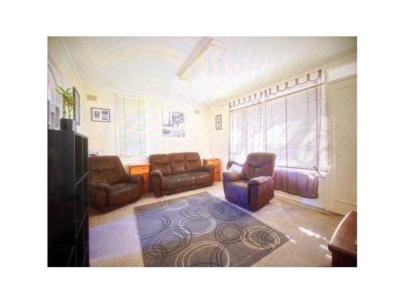 2 Wych Ave, Lurnea NSW 2170
