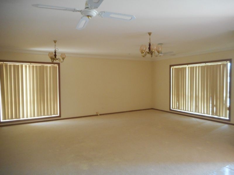 58 Kookaburra Rd, Prestons NSW 2170