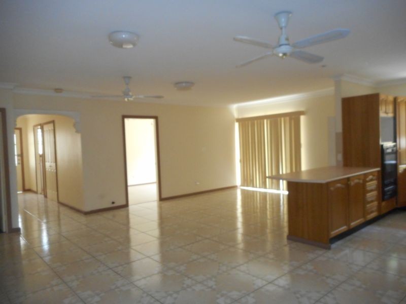 58 Kookaburra Rd, Prestons NSW 2170