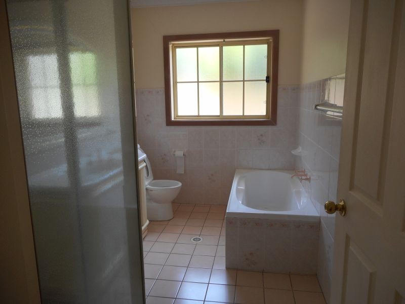 58 Kookaburra Rd, Prestons NSW 2170