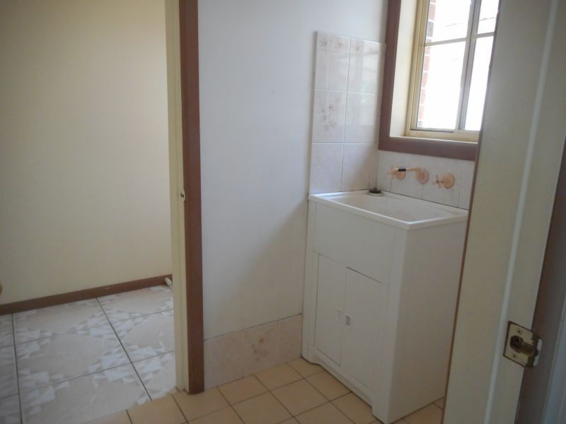 58 Kookaburra Rd, Prestons NSW 2170