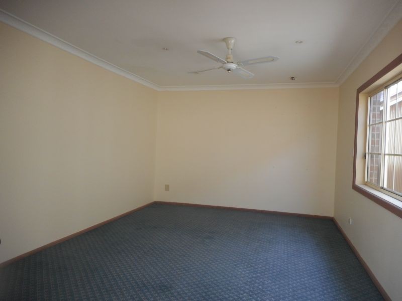 58 Kookaburra Rd, Prestons NSW 2170