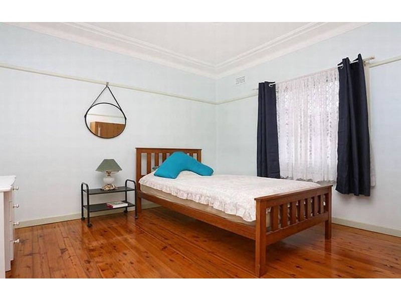 32A Kimberley St, Merrylands NSW 2160