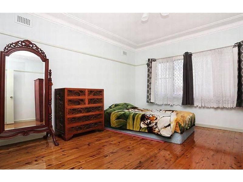 32A Kimberley St, Merrylands NSW 2160