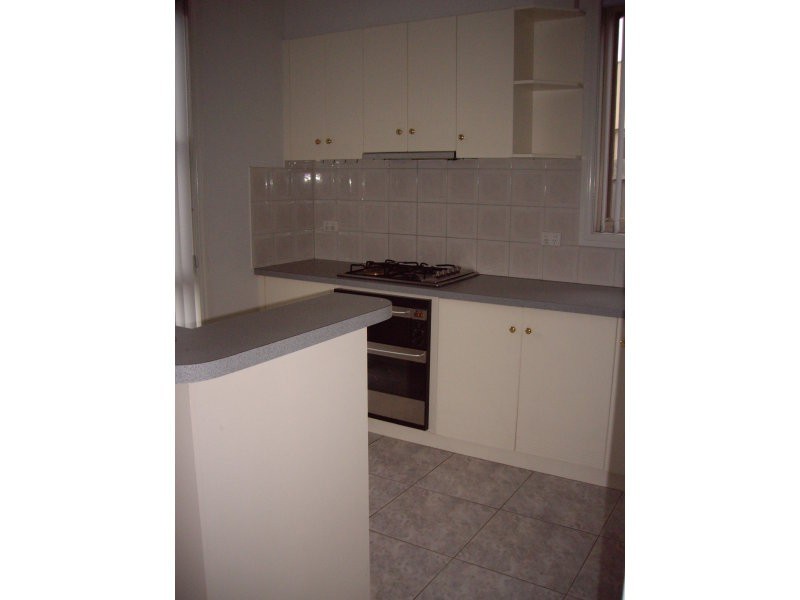 2/78 Carnarvon Road, Strathmore VIC 3041