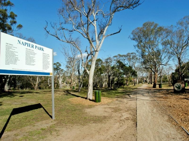 2/78 Carnarvon Road, Strathmore VIC 3041