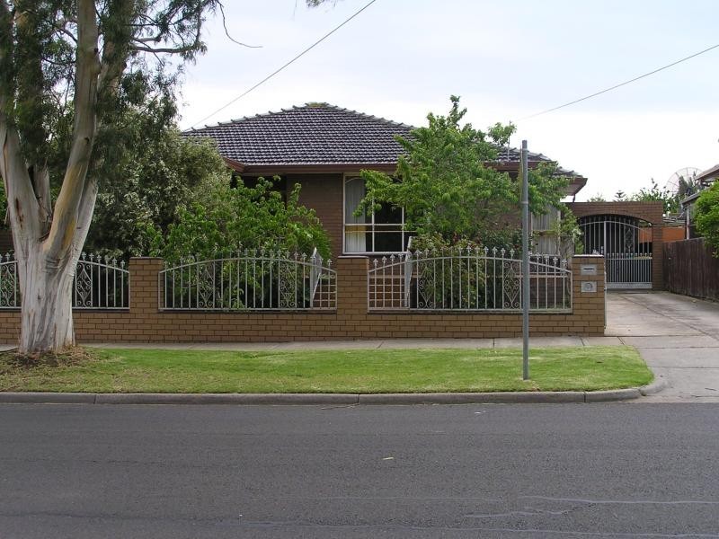 92 North Road, Avondale Heights VIC 3034