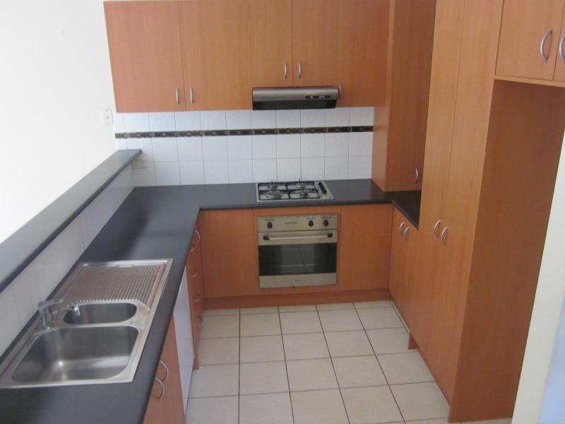 2/19 Kitchener Road, Pascoe Vale VIC 3044