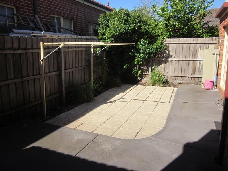 2/19 Kitchener Road, Pascoe Vale VIC 3044