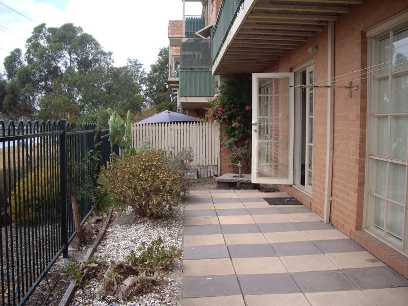 9/2 Ballarat Road, Footscray VIC 3011