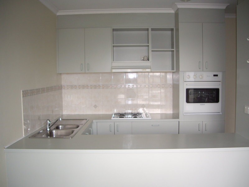 9/2 Ballarat Road, Footscray VIC 3011