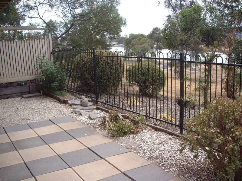 9/2 Ballarat Road, Footscray VIC 3011