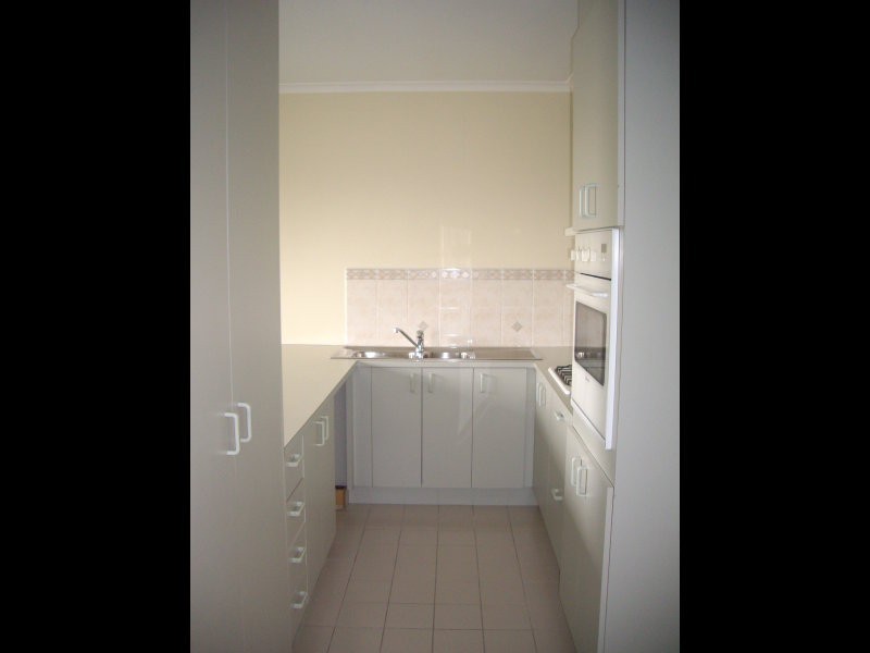 9/2 Ballarat Road, Footscray VIC 3011