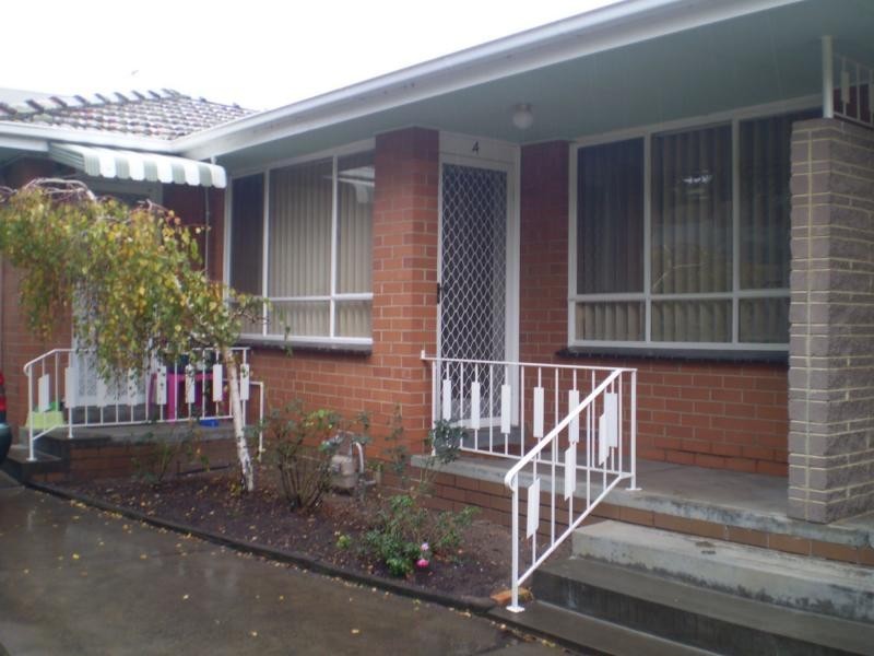 4/16 Woodvale Grove, Essendon VIC 3040