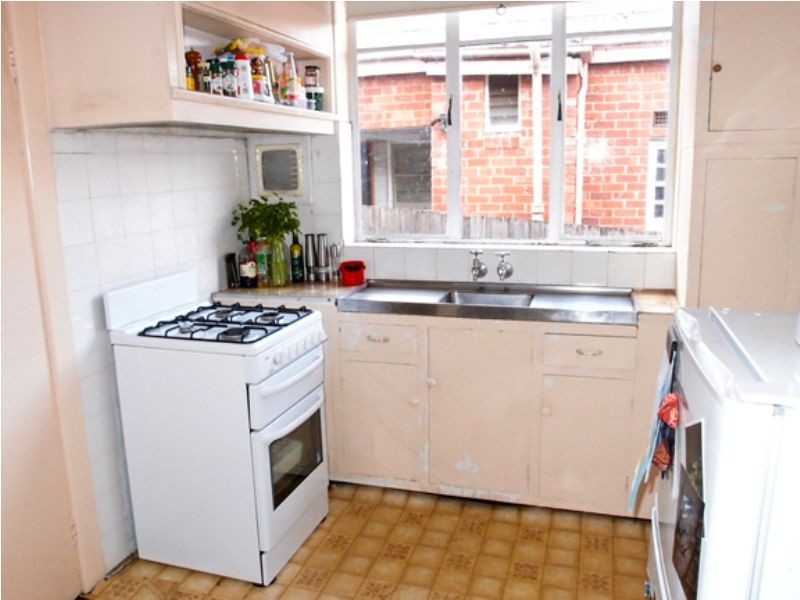 REAR/13 Woodland Street, Strathmore VIC 3041