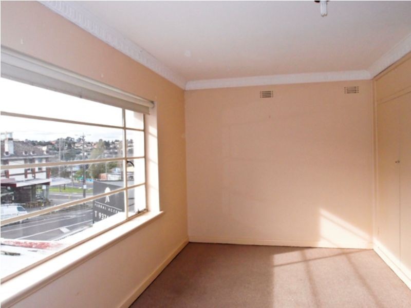 REAR/13 Woodland Street, Strathmore VIC 3041