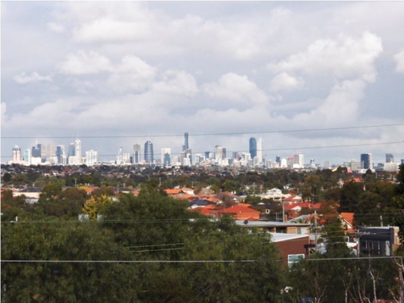 REAR/13 Woodland Street, Strathmore VIC 3041