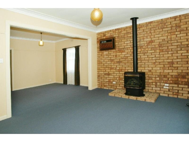 6 Grevillia Road, Oak Park VIC 3046