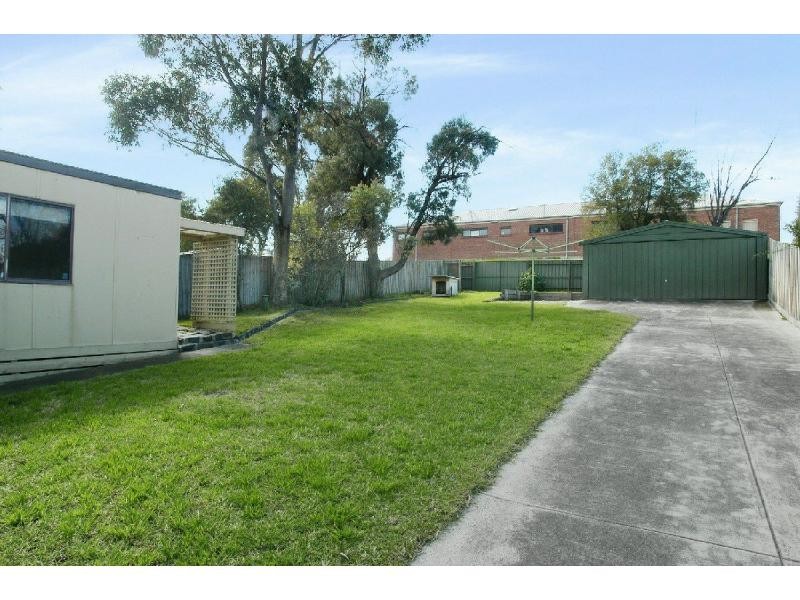 6 Grevillia Road, Oak Park VIC 3046