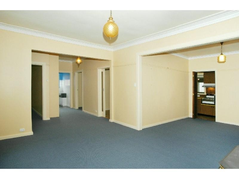 6 Grevillia Road, Oak Park VIC 3046