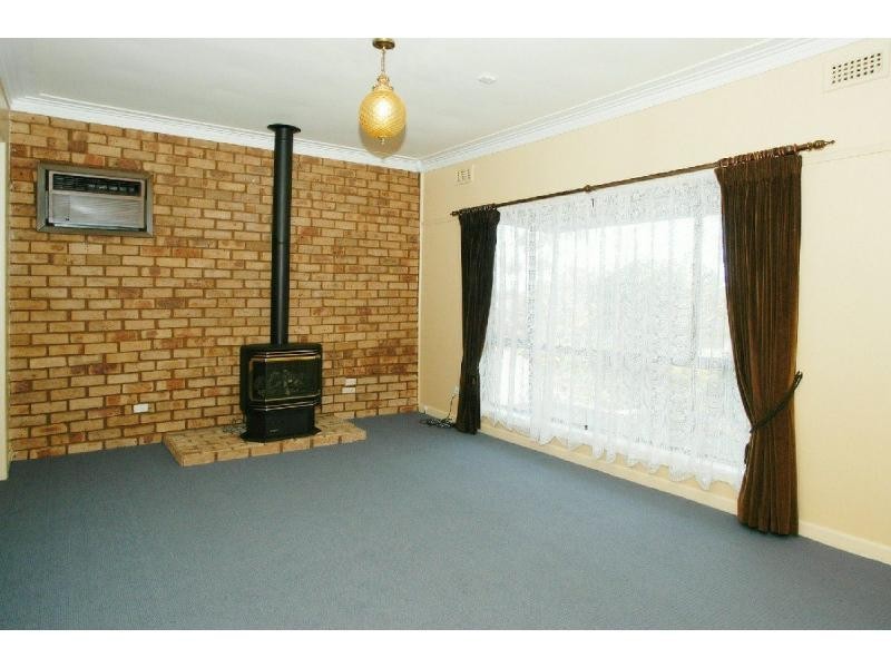 6 Grevillia Road, Oak Park VIC 3046