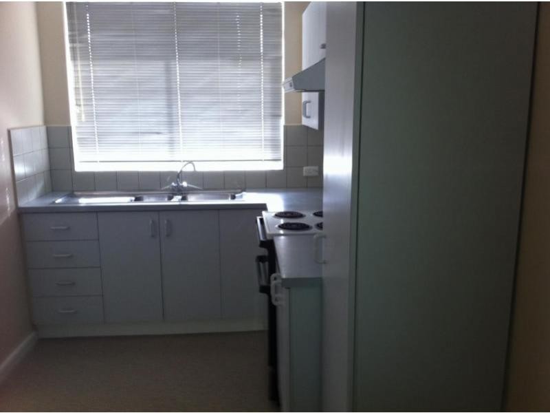 8/11 McCulloch Street, Essendon VIC 3040