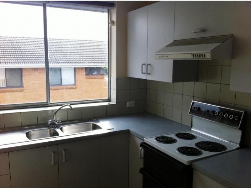 8/11 McCulloch Street, Essendon VIC 3040