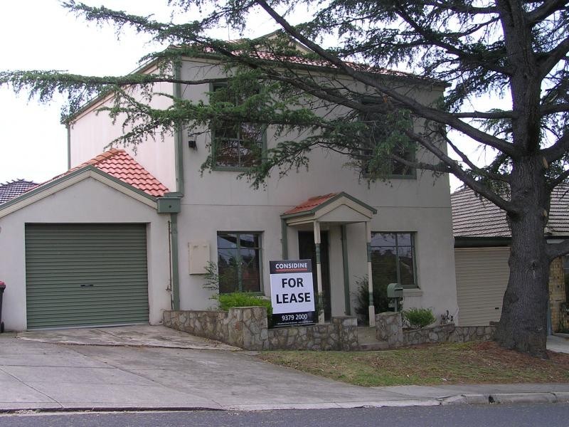77 Hillsyde Parade, Strathmore VIC 3041