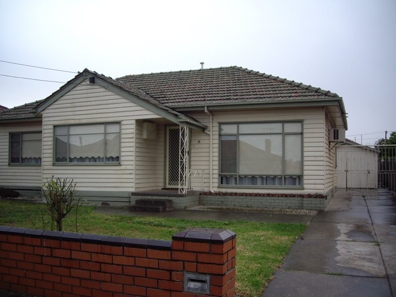 8 Oakbank Grove, Pascoe Vale VIC 3044