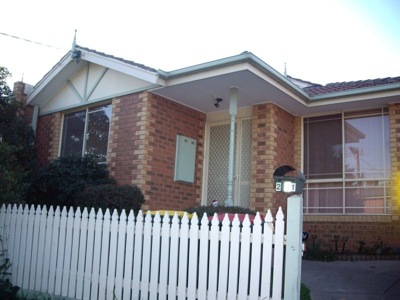 2/31 McNamara Avenue, Airport West VIC 3042