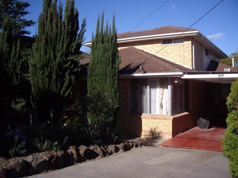 83 New Road, Oak Park VIC 3046