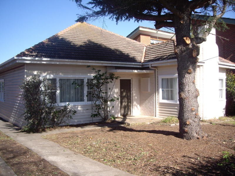 27 Kernan Street, Strathmore VIC 3041