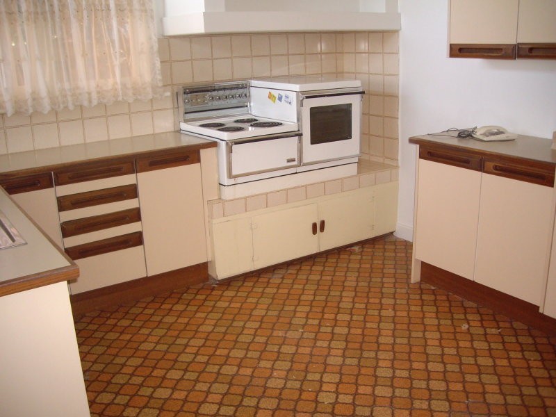 27 Kernan Street, Strathmore VIC 3041