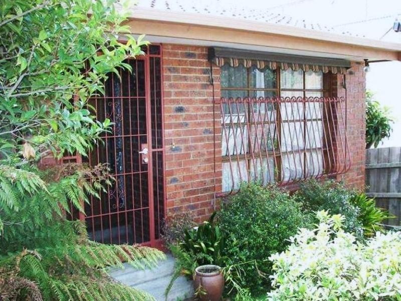 8 North Avenue, Strathmore VIC 3041