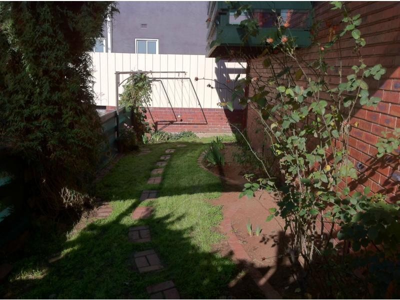 8 North Avenue, Strathmore VIC 3041