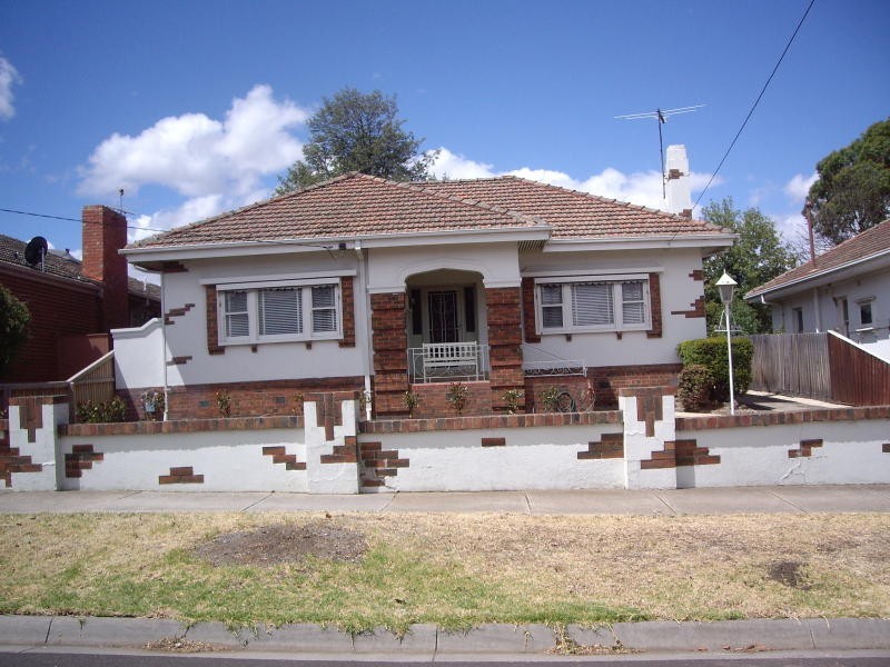 8 Columban Avenue, Strathmore VIC 3041