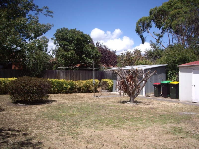 8 Columban Avenue, Strathmore VIC 3041