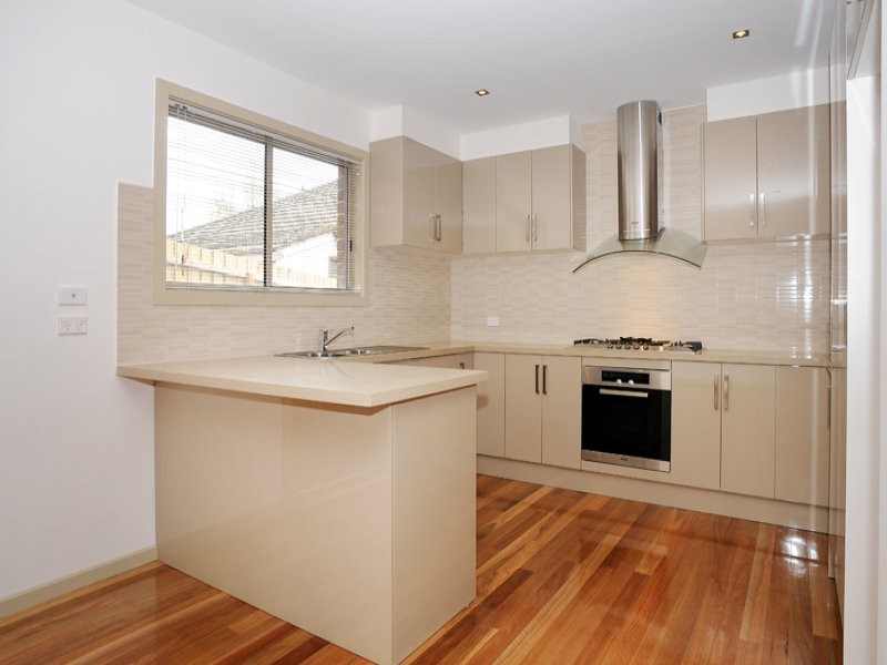 2/389 Pascoe Vale Road, Strathmore VIC 3041