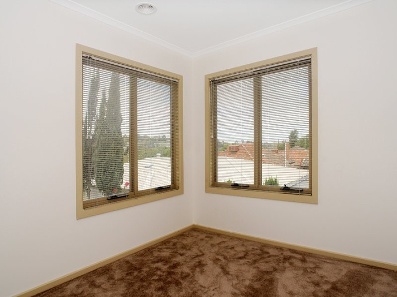 2/389 Pascoe Vale Road, Strathmore VIC 3041