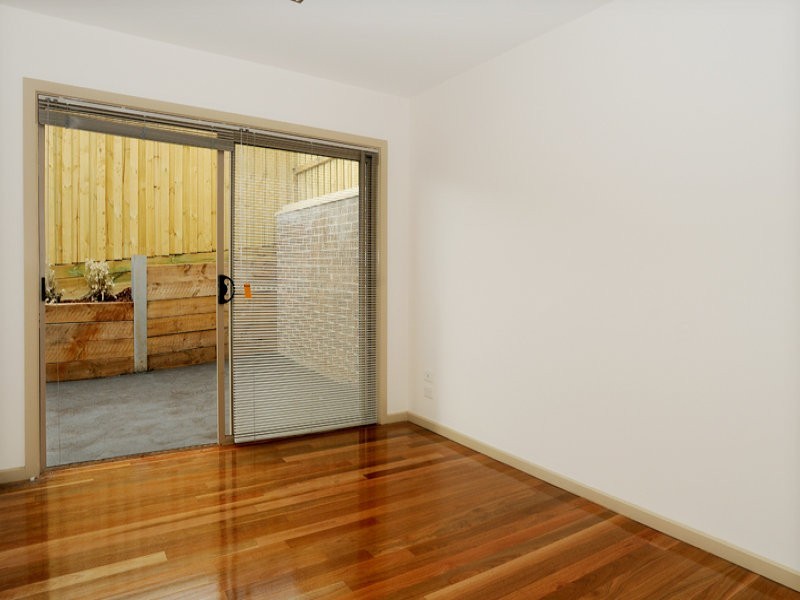 2/389 Pascoe Vale Road, Strathmore VIC 3041