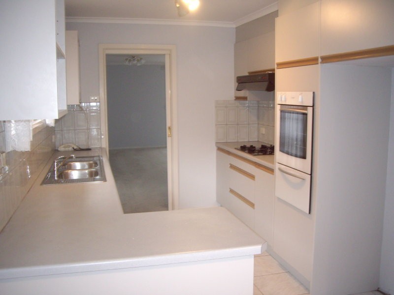 2 Brisbane Street, Strathmore VIC 3041