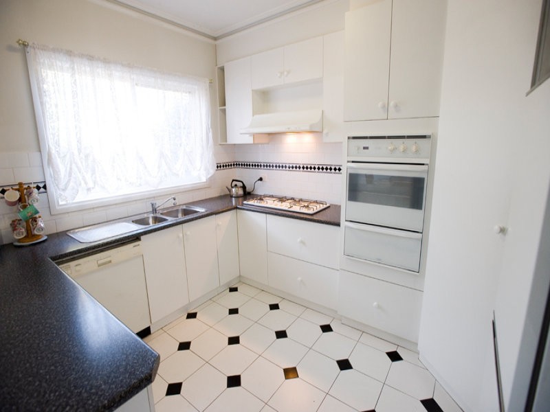 1/49 Roland Avenue, Strathmore VIC 3041