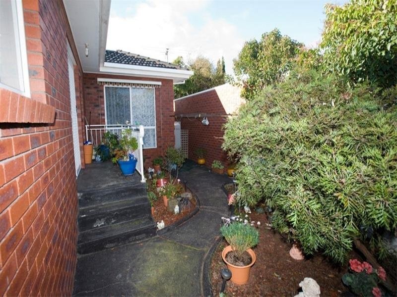 1/49 Roland Avenue, Strathmore VIC 3041