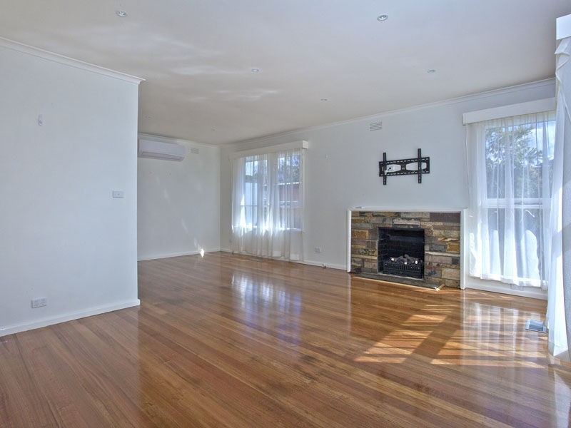 13 Woolart Street, Strathmore VIC 3041