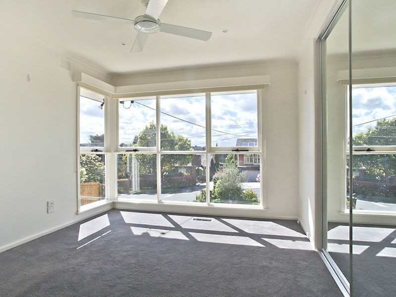 13 Woolart Street, Strathmore VIC 3041