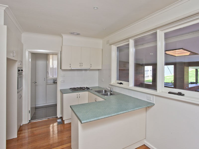 13 Woolart Street, Strathmore VIC 3041