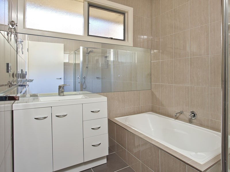 13 Woolart Street, Strathmore VIC 3041
