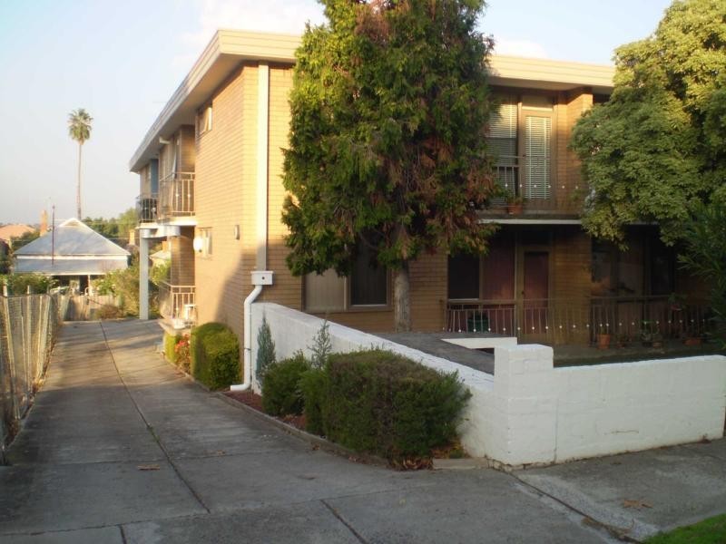 4/112 Mc Pherson Street, Essendon VIC 3040