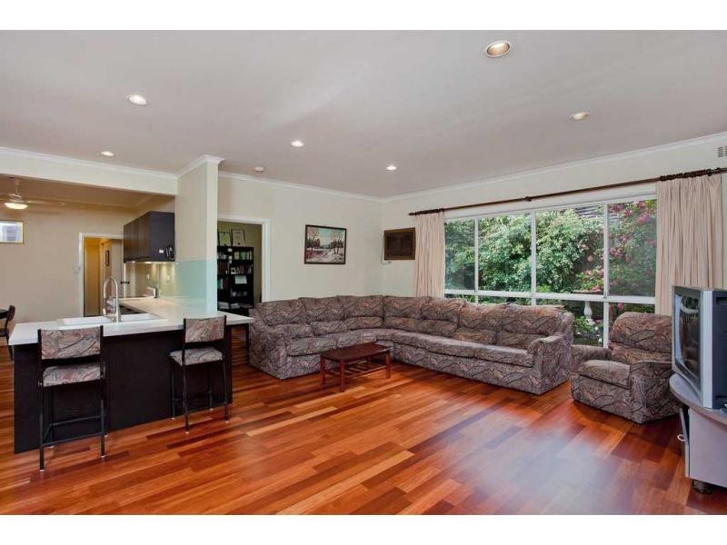 75 Hillsyde Parade, Strathmore VIC 3041